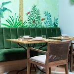 מלון Casa Tess Boutique אסטפונה