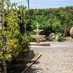 Casa Tess Boutique מלון אסטפונה