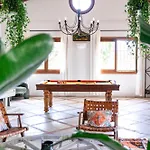 Casa Tess Boutique אסטפונה