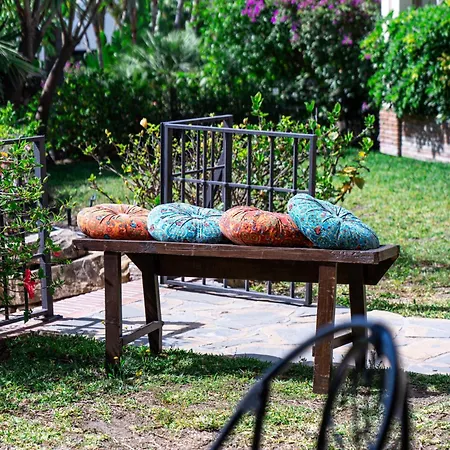 Casa Tess Boutique 4* Εστεπόνα