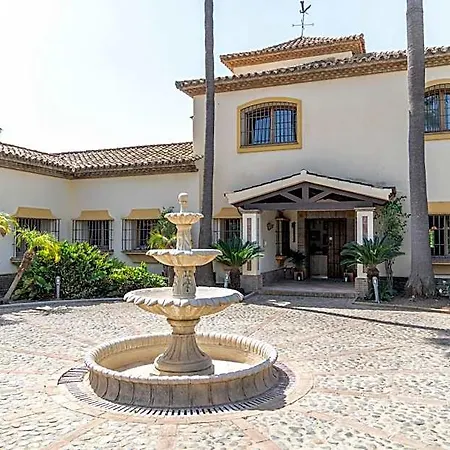 Casa Tess Boutique 4* エステポナ