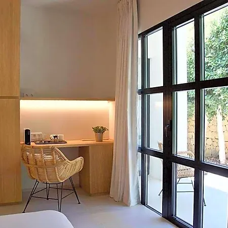 Casa Tess Boutique 4* エステポナ